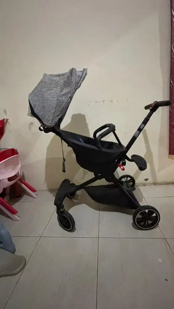 stroller v8 cabin