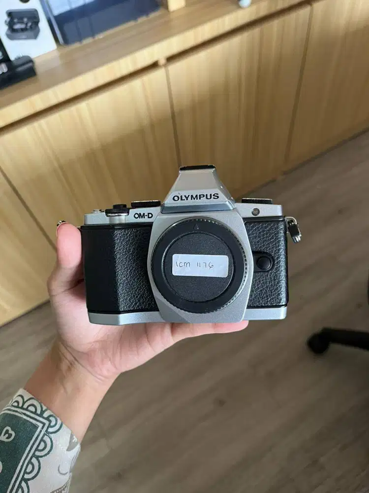 KAMERA OLYMPUS EM5 BODY ONLY