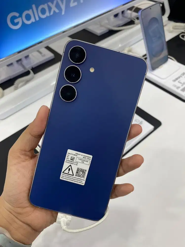 SAMSUNG S25FE FREE WATCH