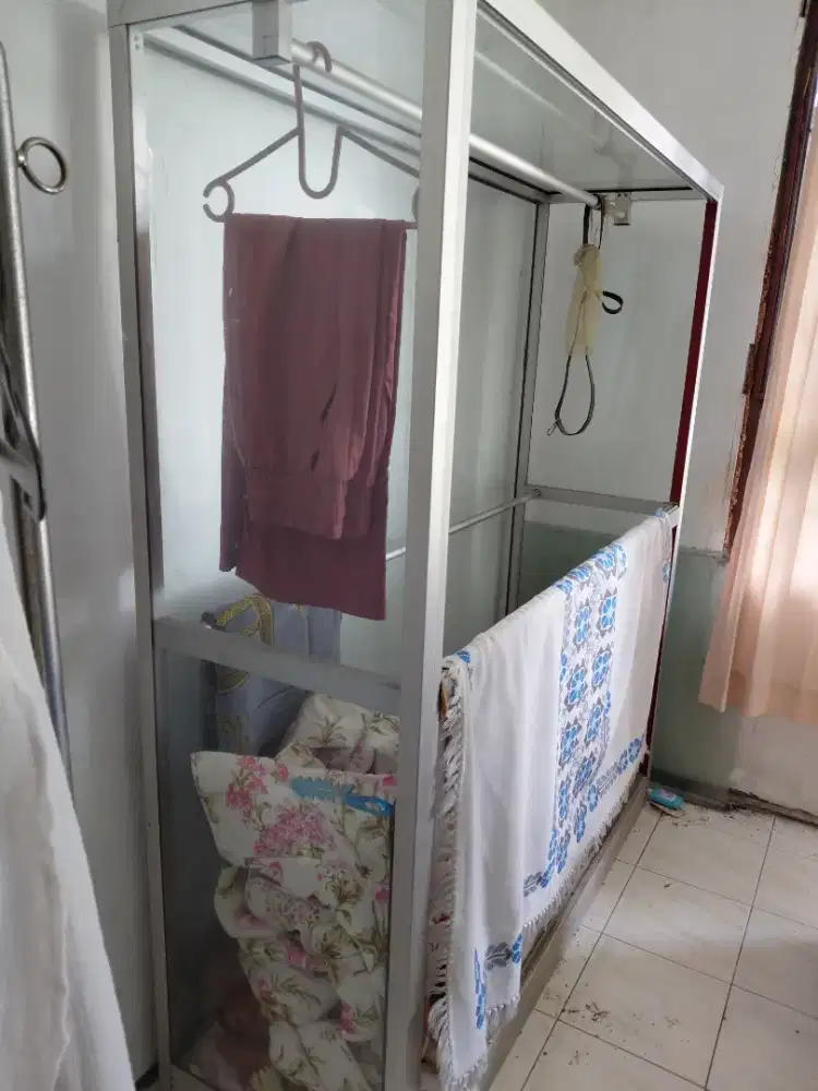 Lemari kaca second utk display