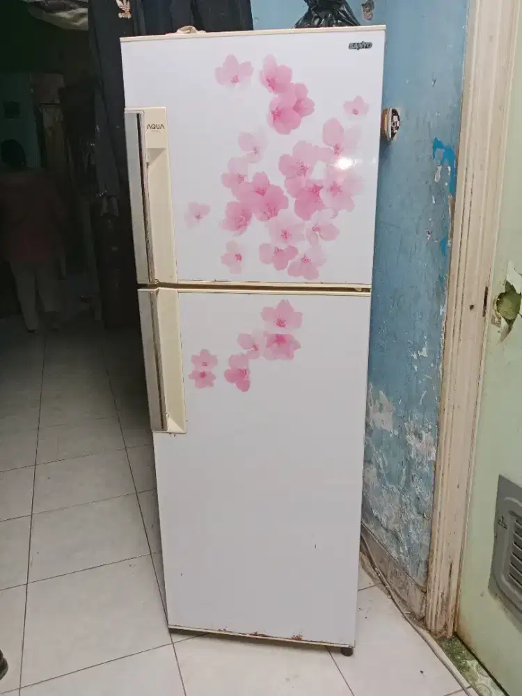 Kulkas 2 pintu merk Sanyo