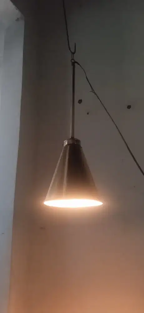 Lampu gantung hias antik