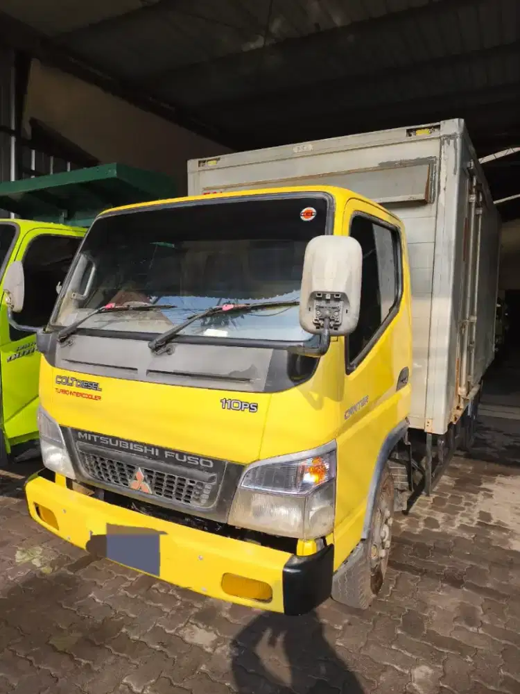 Mitsubishi Colt Diesel FE73 light truk box