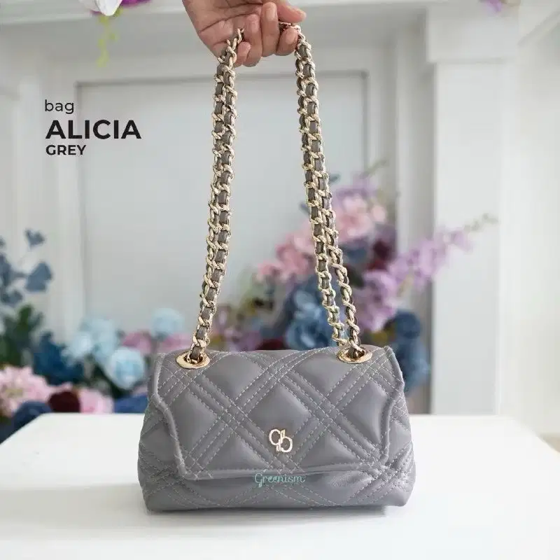 Very Good Condition Tas by Greenism