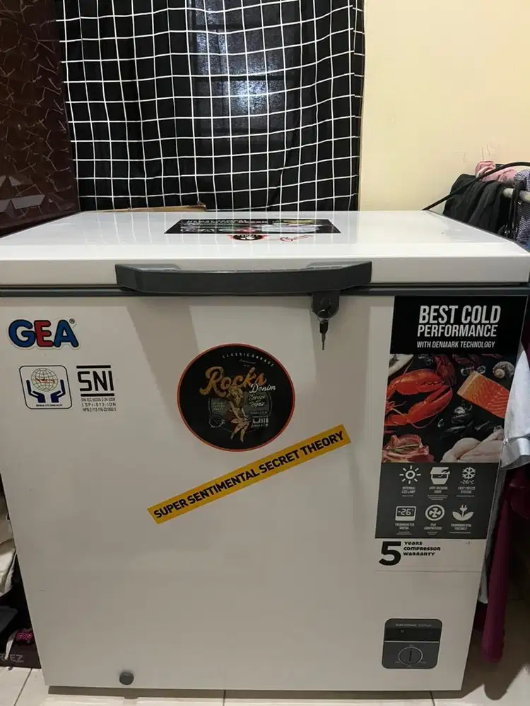 Dijual freezer box Gea masih mulus