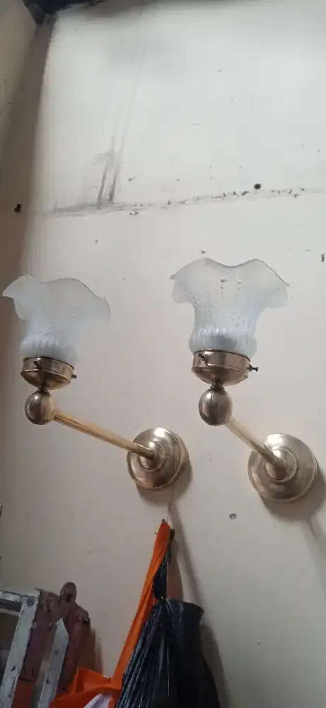 Lampu dinding kuningan