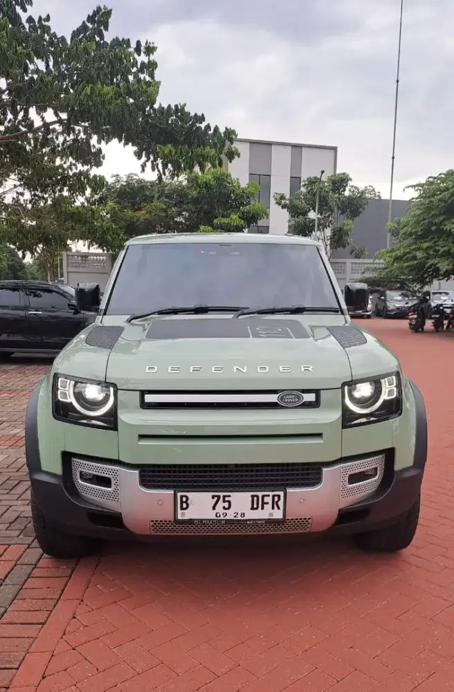 Defender 110 P400e Hybrid 75th Anniversary