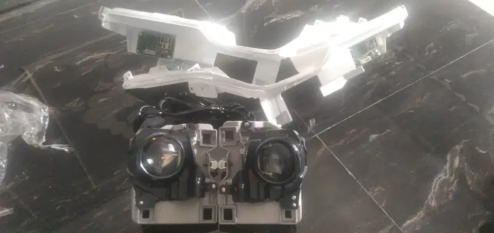 Headlamp+Garnish tanpa Rumah copotan mobil Fortuner VRZ 2025