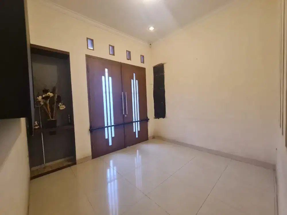 Dijual Rumah 2 Lantai Siap Huni Nyaman Terawat Lokasi di Singgasana Pradana Bandung