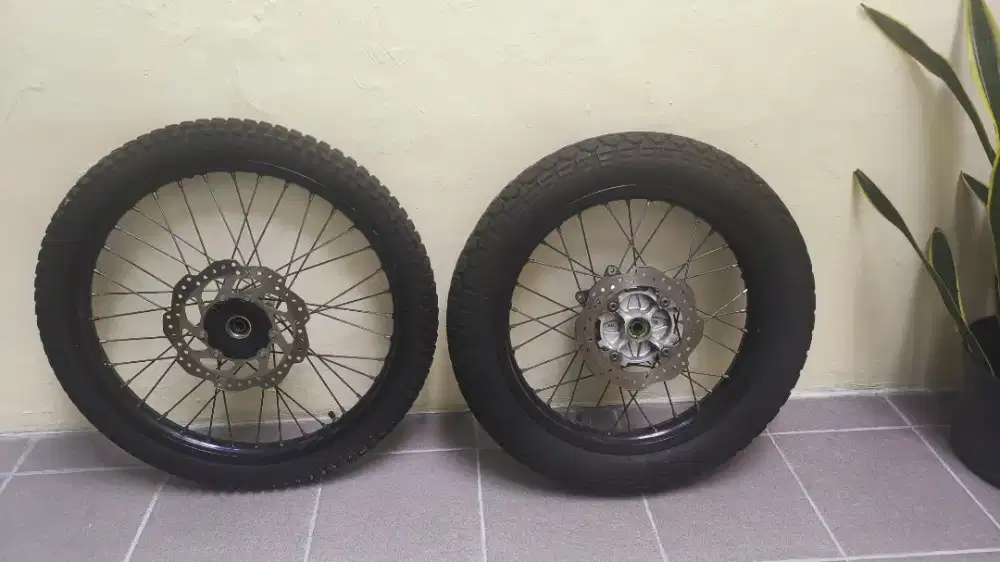 Velg CRF150L Standar Depan Belakang dan Ban Swallow