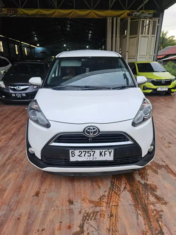 Toyota Sienta V 1.5 2017 AT