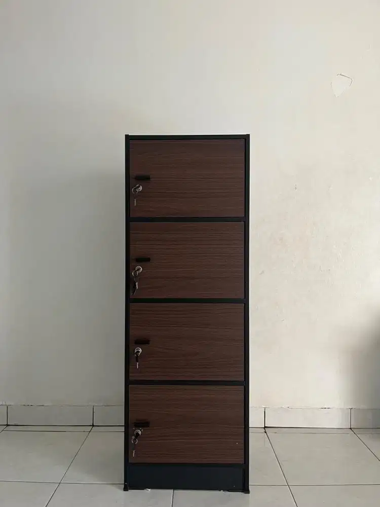 Lemari Pakaian Coklat