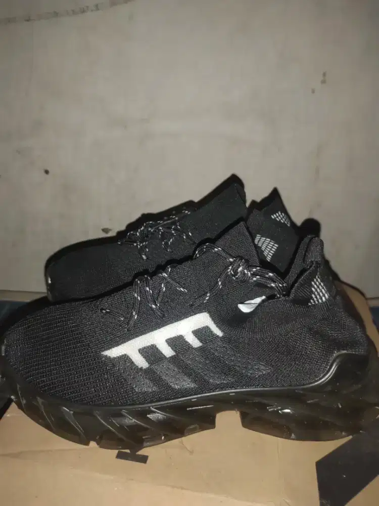 SEPATU KENXIEX HITAM SIZE 42 BARU