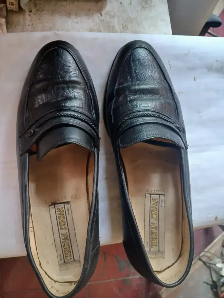 Sepatu kulit pria, Christian Yourdan, No. 42 ( masih bagus ).
