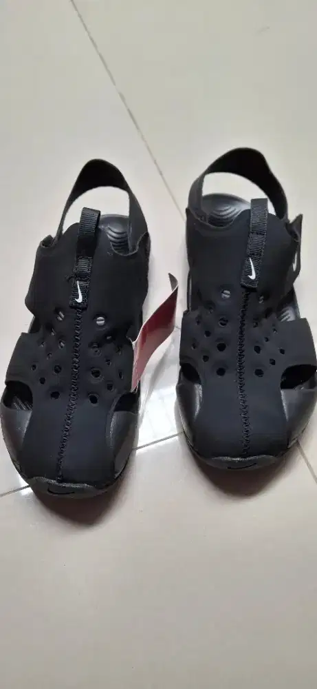 Sepatu sendal anak laki-laki