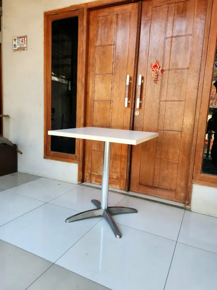 Meja ex Cafe - Meja ex Resto M10