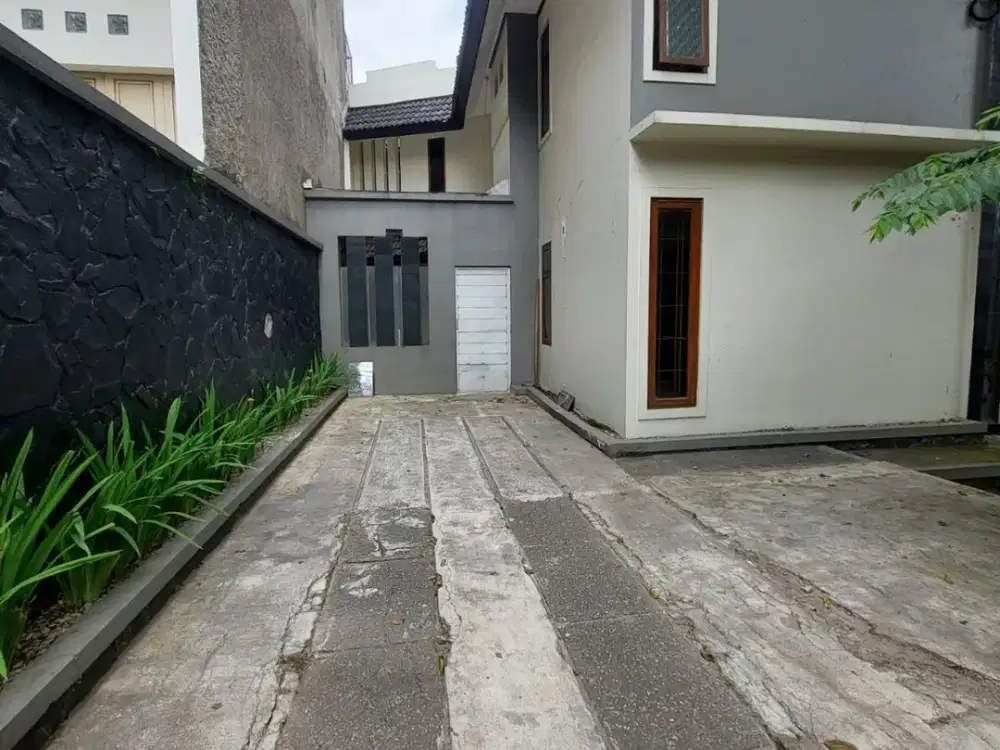 DISEWA RUMAH SIAP HUNI STRATEGIS TERUSAN IR SUTAMI SETRA SARI PASTEUR