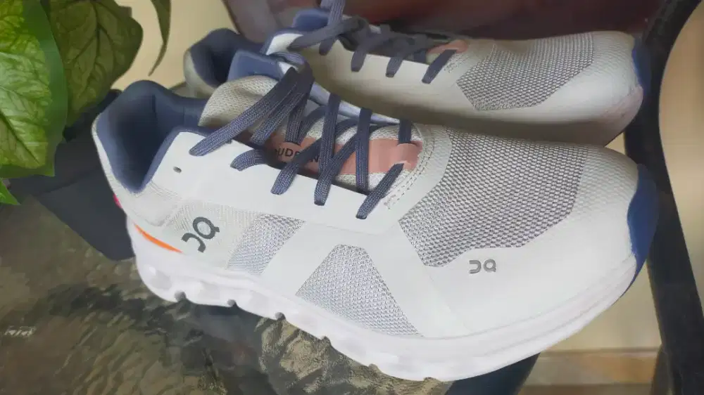 Dijual Sepatu ORI merk On Cloud (OC)