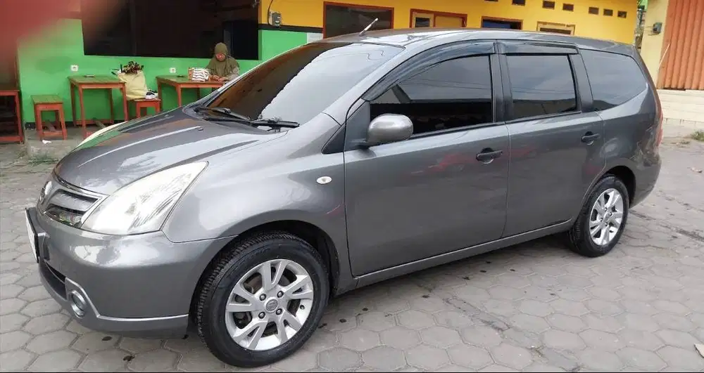 GRAND LIVINA 2012 1.5SV