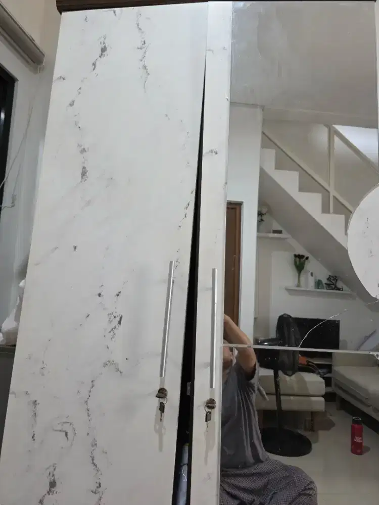 Lemari pakaian kayu bagus