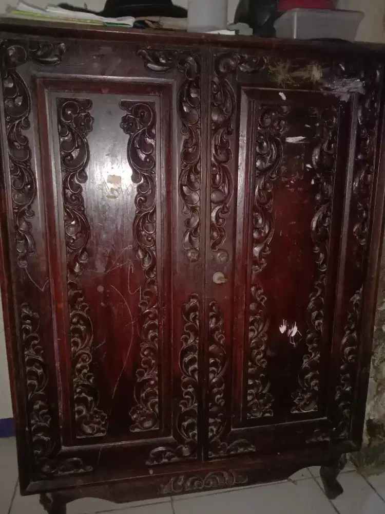 Lemari ukir asli jati jepara