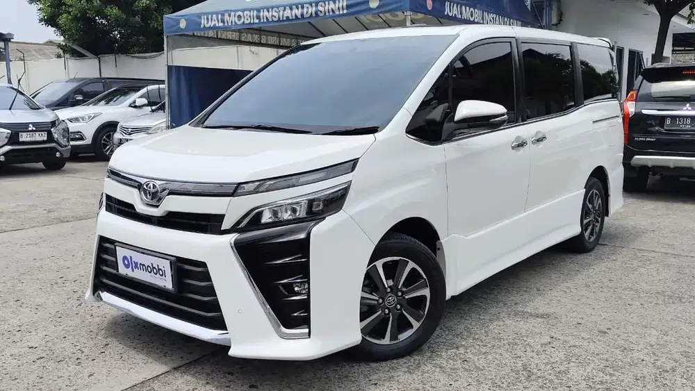Toyota Voxy 2.0 Bensin-AT 2019