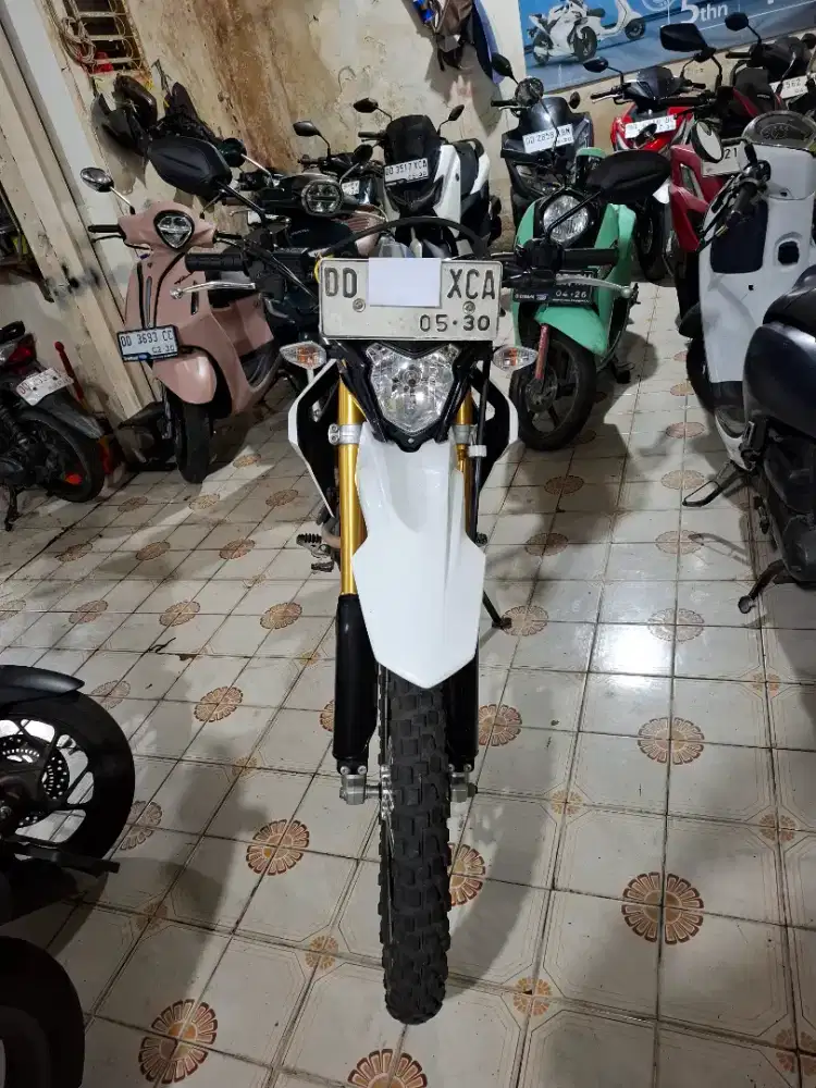 Honda crf 150cc 2025 putih hitam