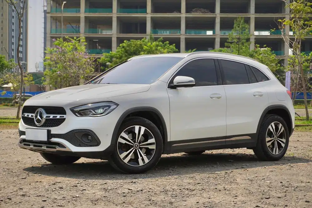 Mercedes Benz GLA200 H247 MBUX 2020 / 2021 Putih DP Ringan