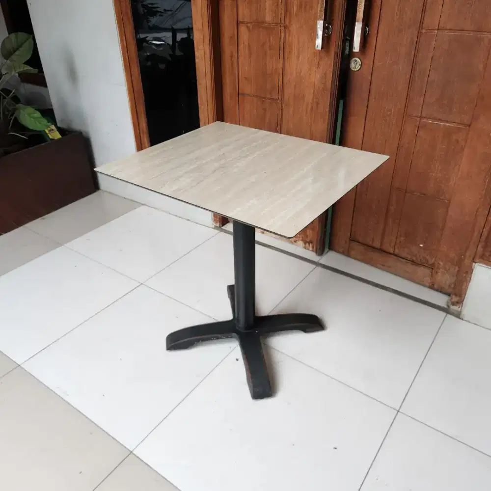 Meja ex Cafe - Meja ex Resto M1