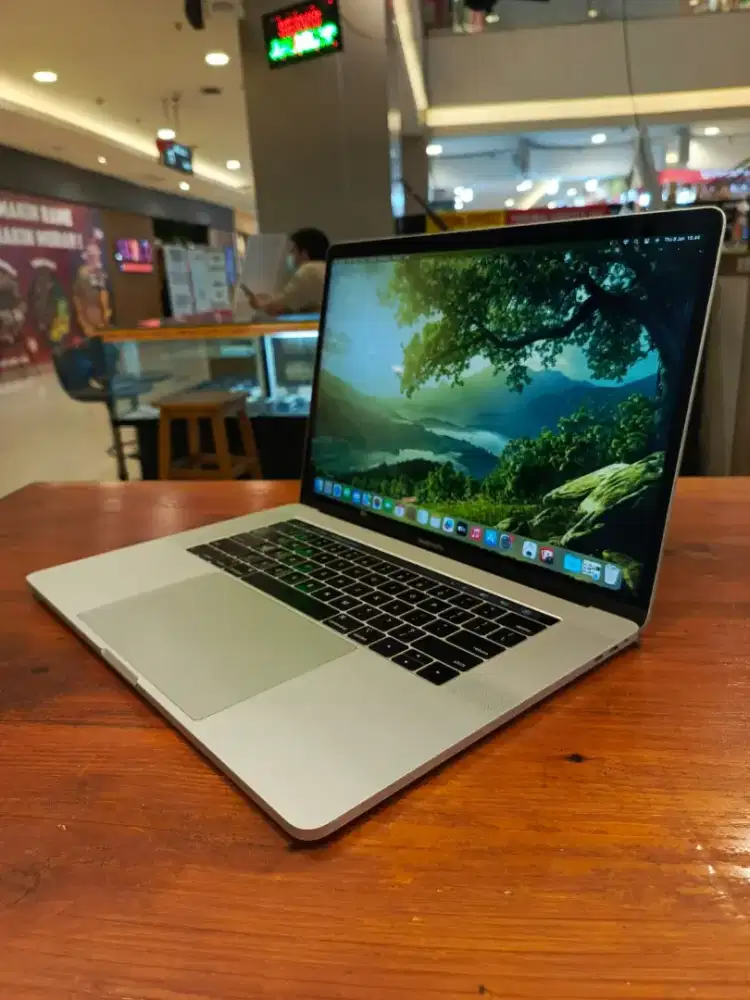 Macbook Pro Retina 15 inch , 2018