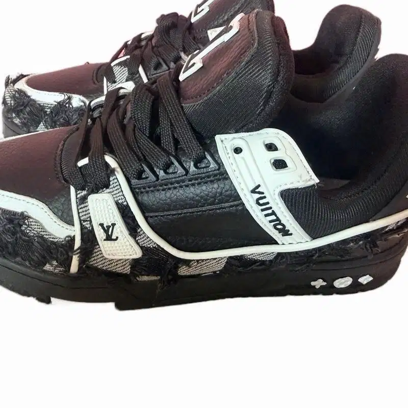 Sepatu lv damier black 41 new