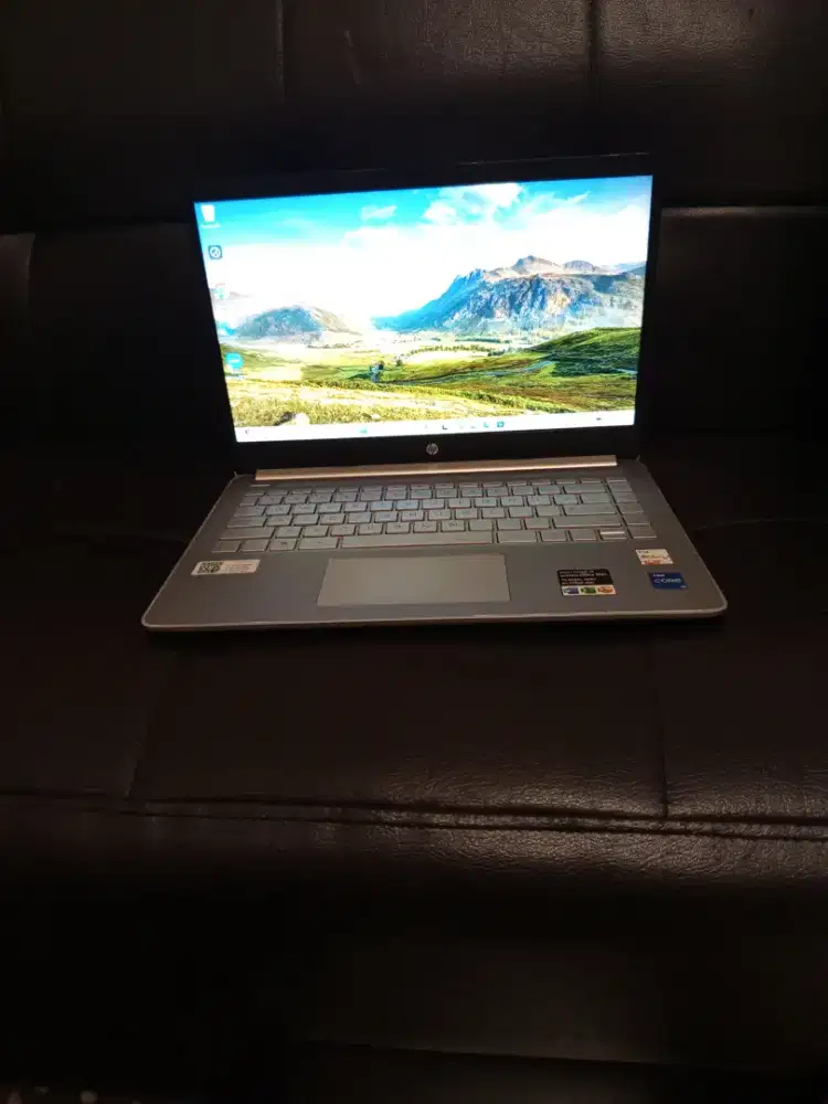 Laptop HP 14s dq 5000Tu core i5-1240p-8gb-ssd 512gb-vga intel irish