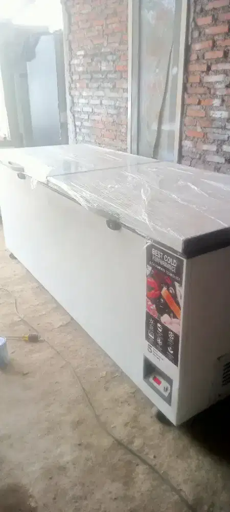 Freezer box merek gea