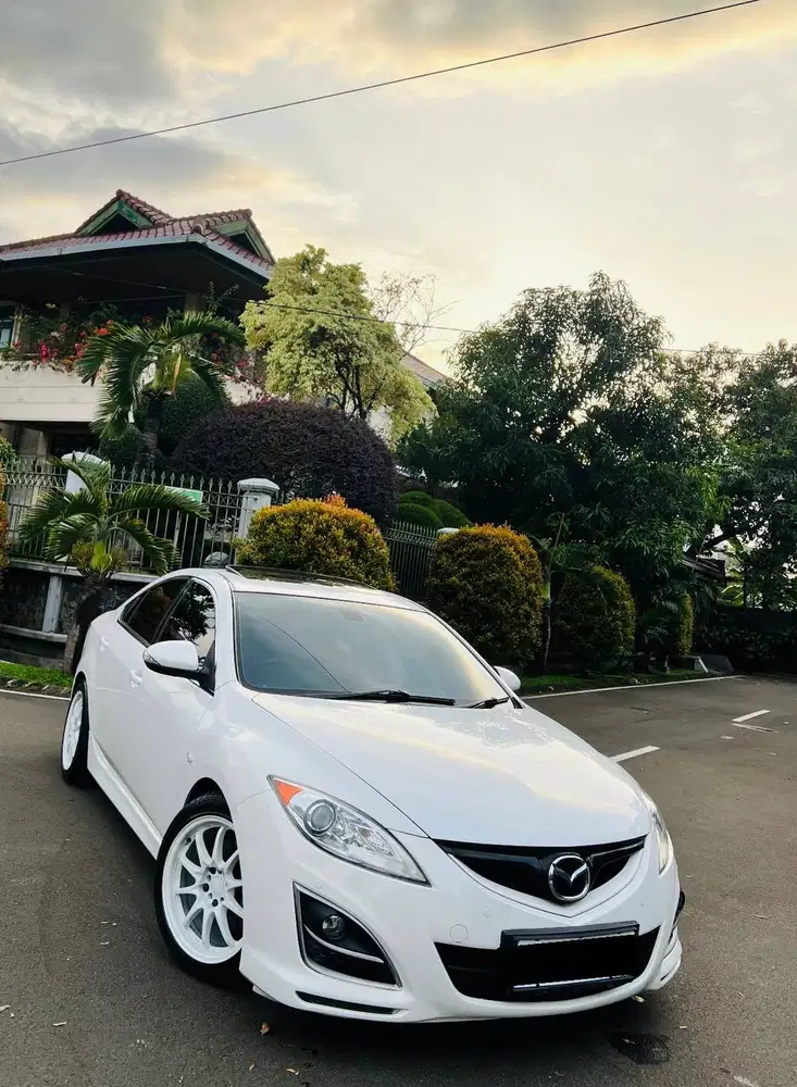 Mazda 6 Elite Sunroof putih Matic Guanteng