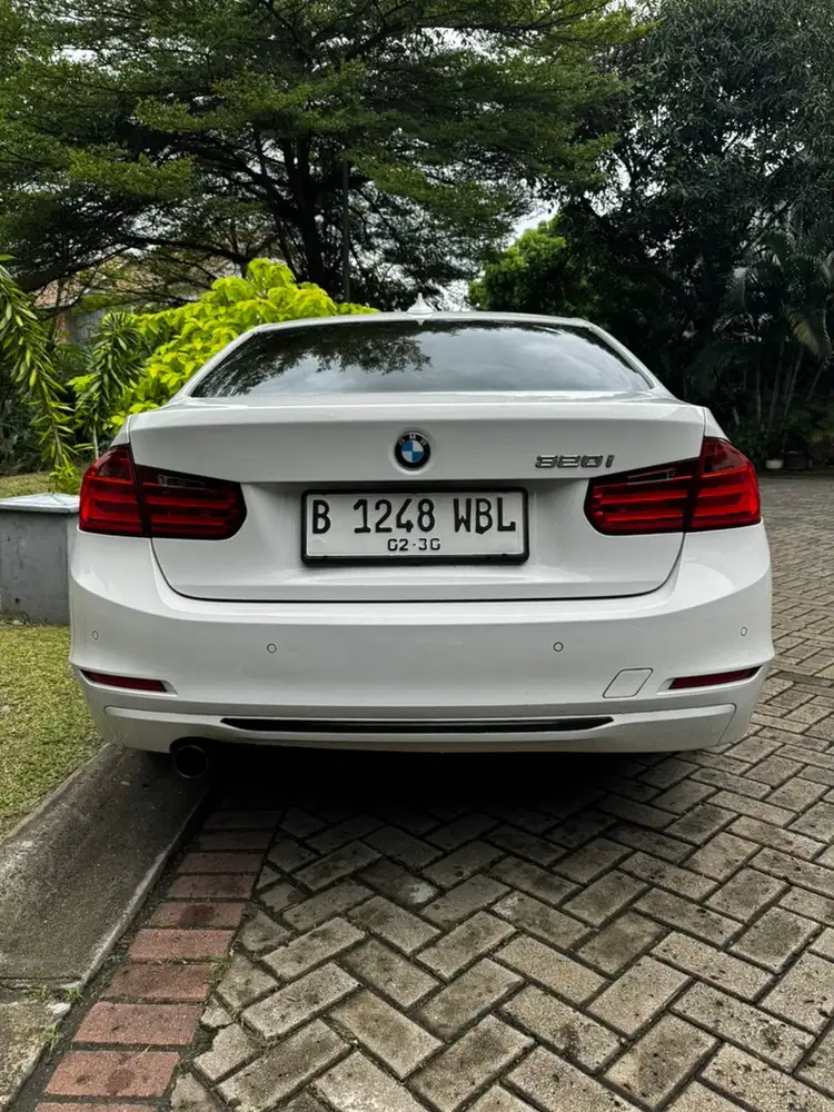 BMW 320i 2014 Bensin