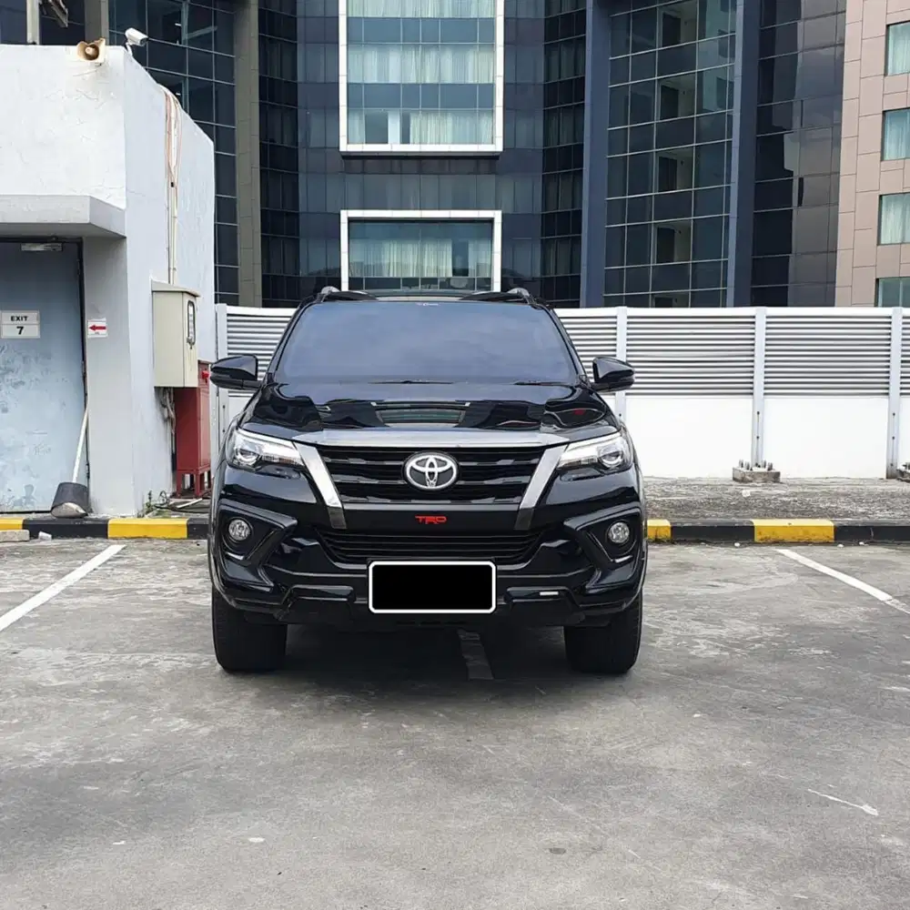 TDP 19 jt Toyota Fortuner 2.4 VRZ TRD Kick Sensor At 2019 Pajak Panjng