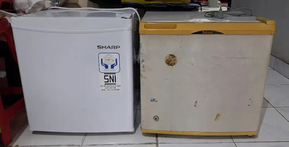 Kulkas mini bar Sharp & National kondisi dingin