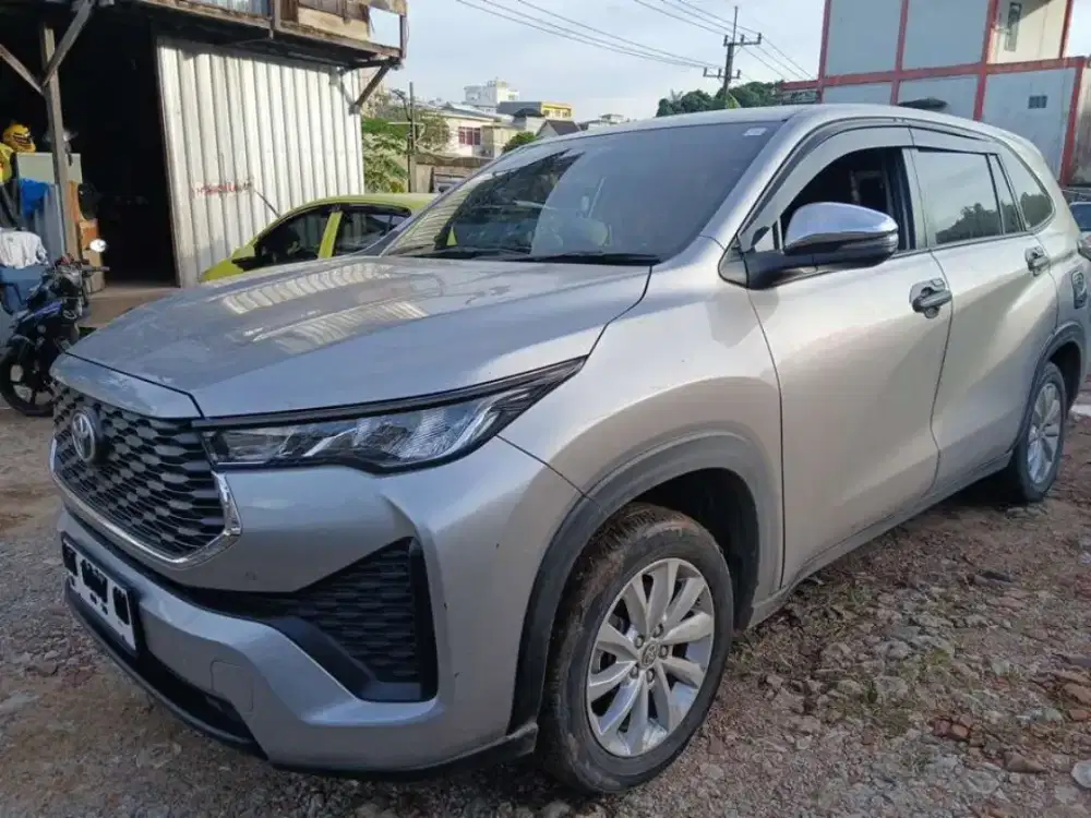 Innova zenix V bensin