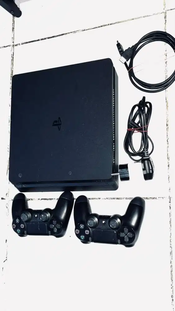 Playstation 4 (Second) 500 GB + 500 GB