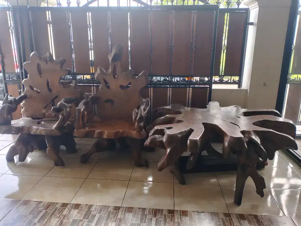 Kursi Raja ( Akar Jati )