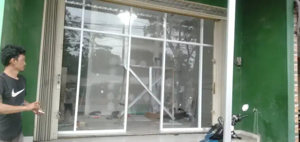 Partisi alumunium dan kaca