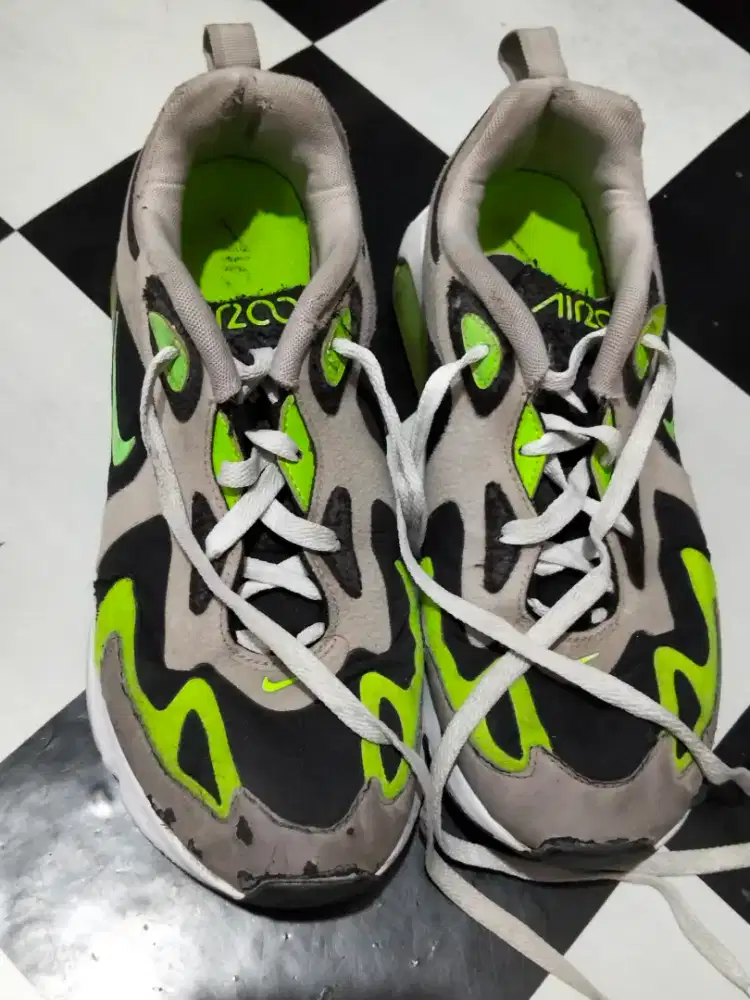 Running Nike Airmax 200