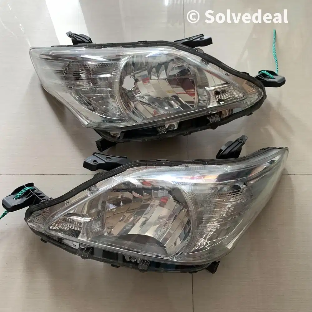 Headlamp Toyota Kijang Innova 2012-2014 Original
