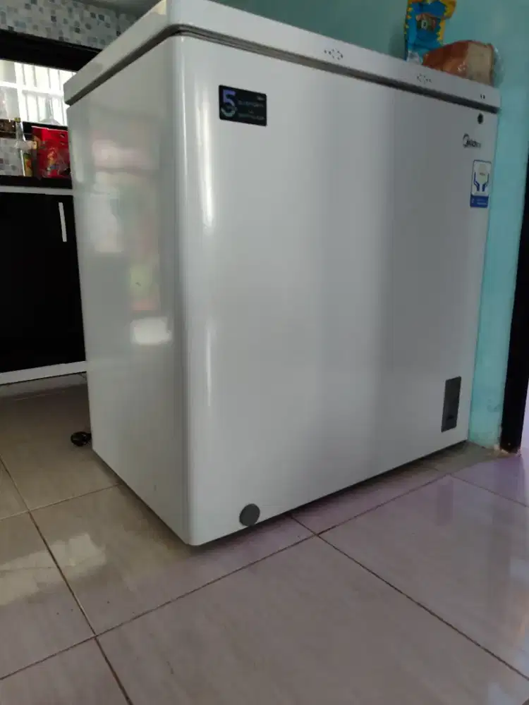 Dijual kulkas freezer merk Media
