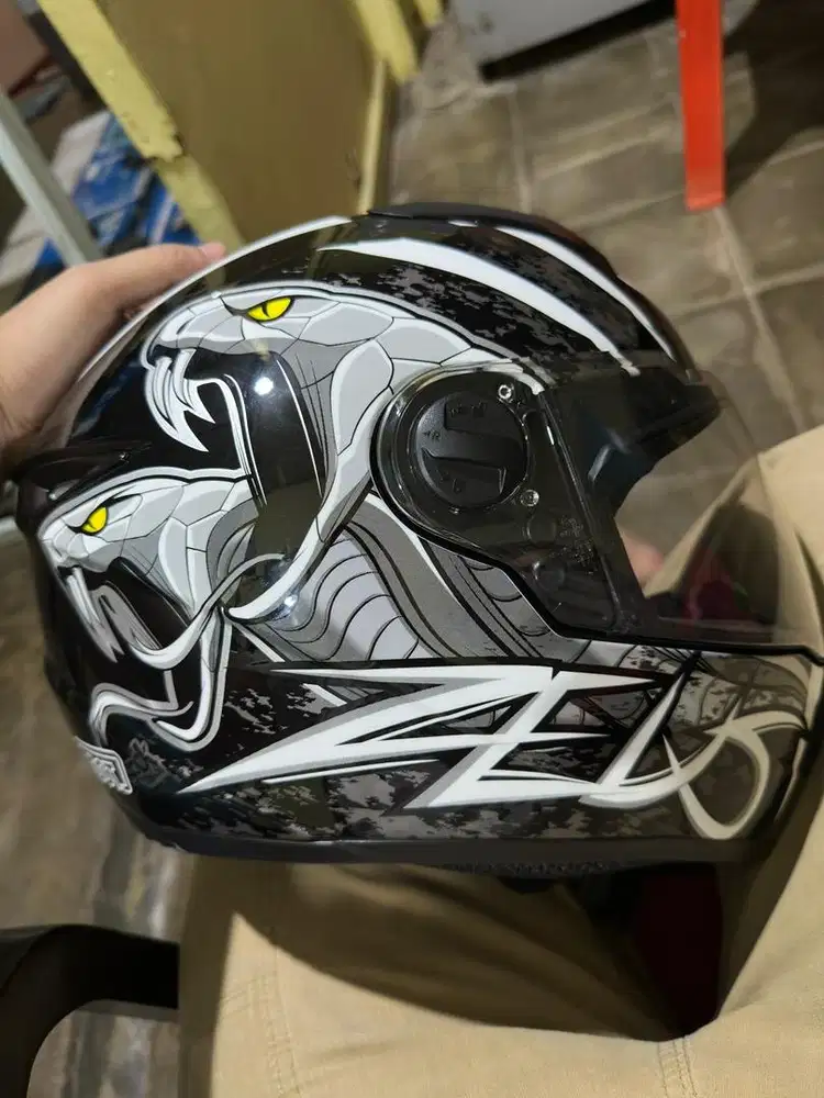 Helm Zeus 811C Full Face Motif Ular Putih (XL)