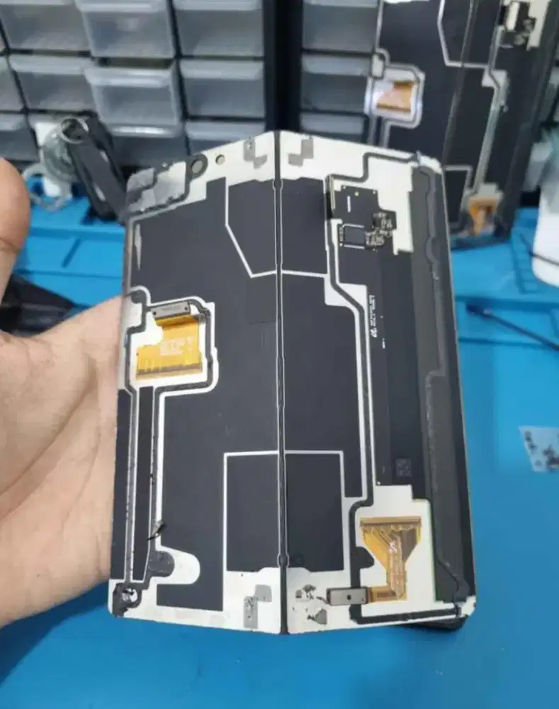 *PERGANTIAN FLEXSIBEL Z-FOLD & Z-FLIP ALL SERIES*

Gejala:
Spiker Bisu