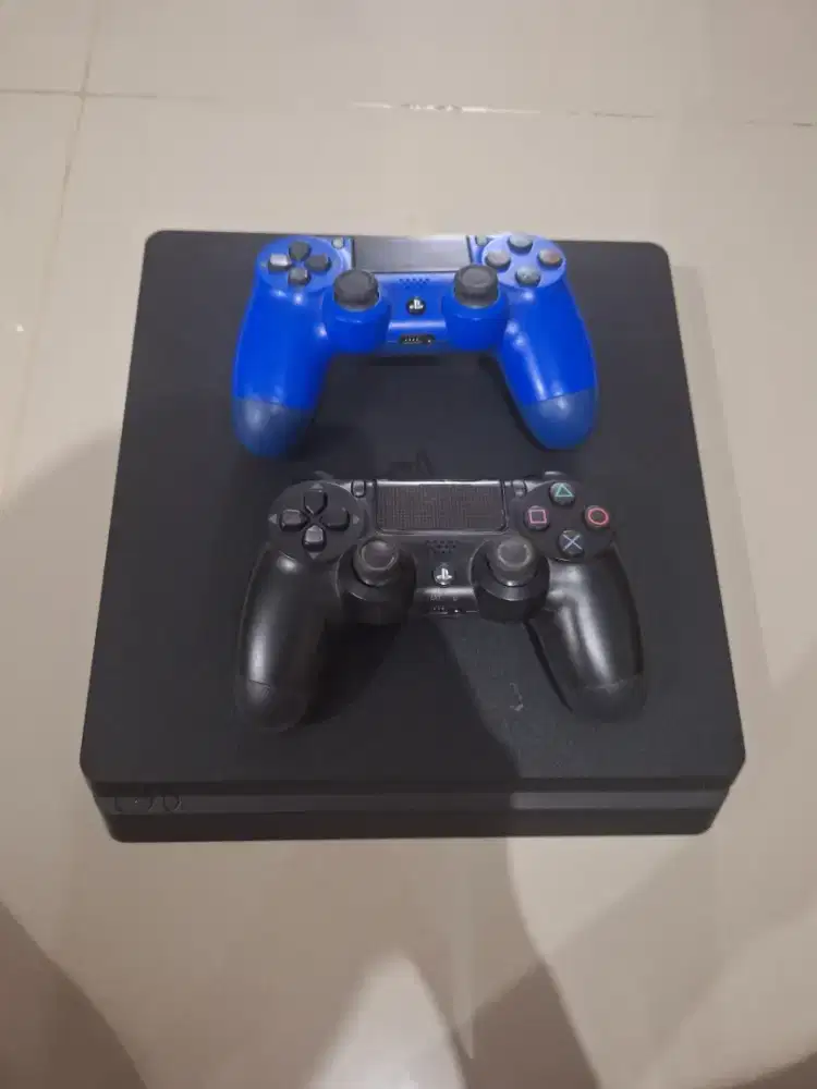 Playstation 4 / ps 4 slim 1 TB