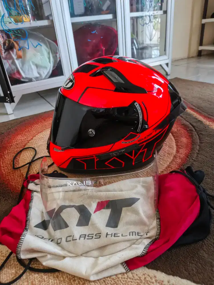 Helm kyt k2R + spoiler belakang dark smoke dan kaca hitam pinlock