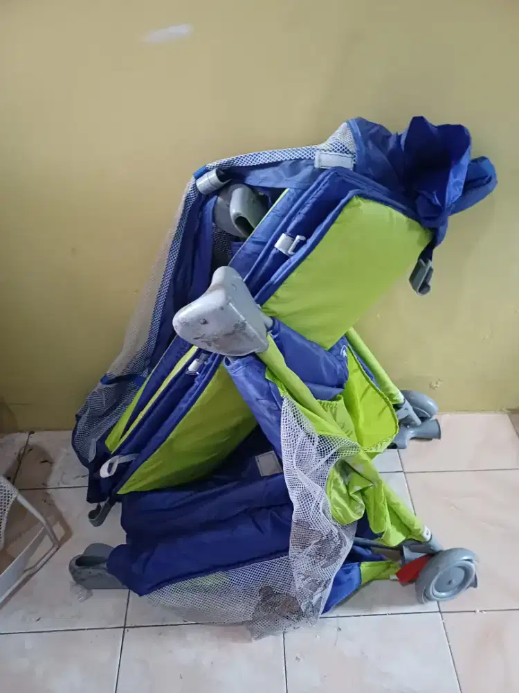 Tempat tidur bayi completed dengan ambalan