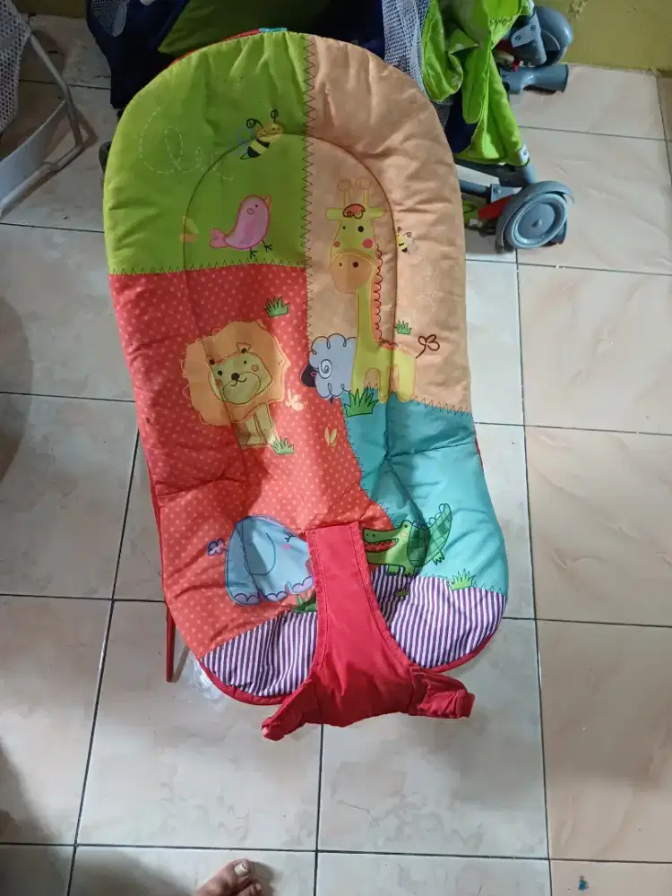 Tempat duduk bayi buat suapin makan